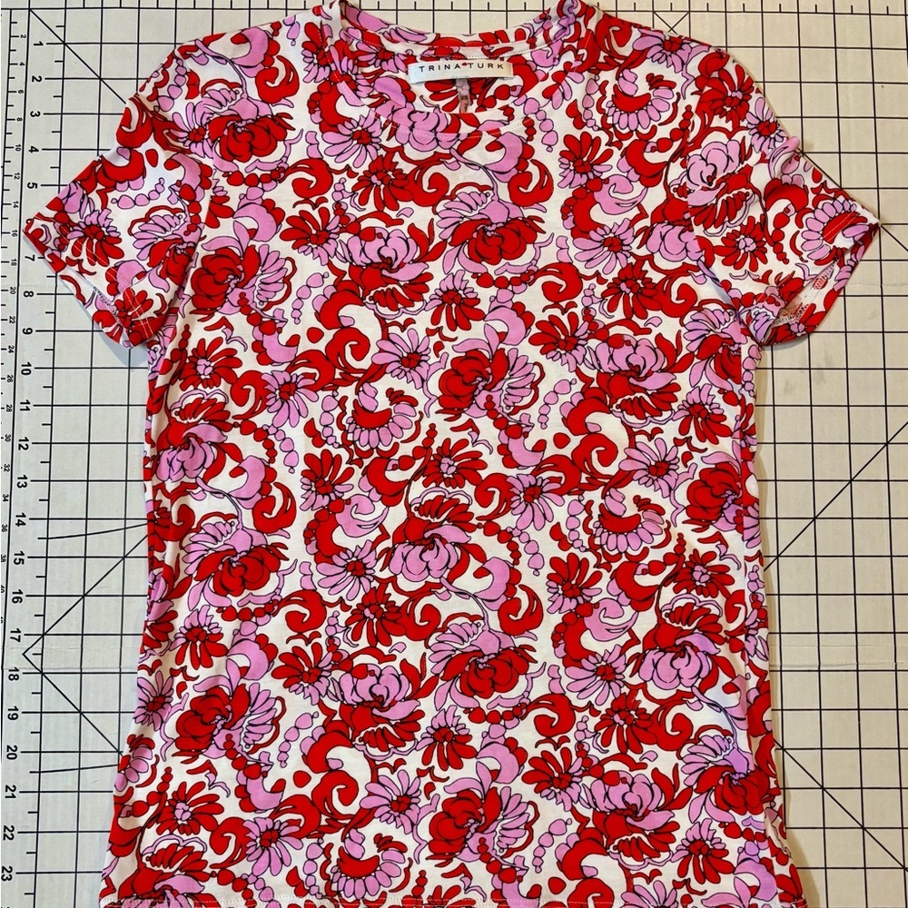 NWOT Trina Turk Size XS Red and Pink Floral Short Sleeve Pima Cotton Shirt‎
